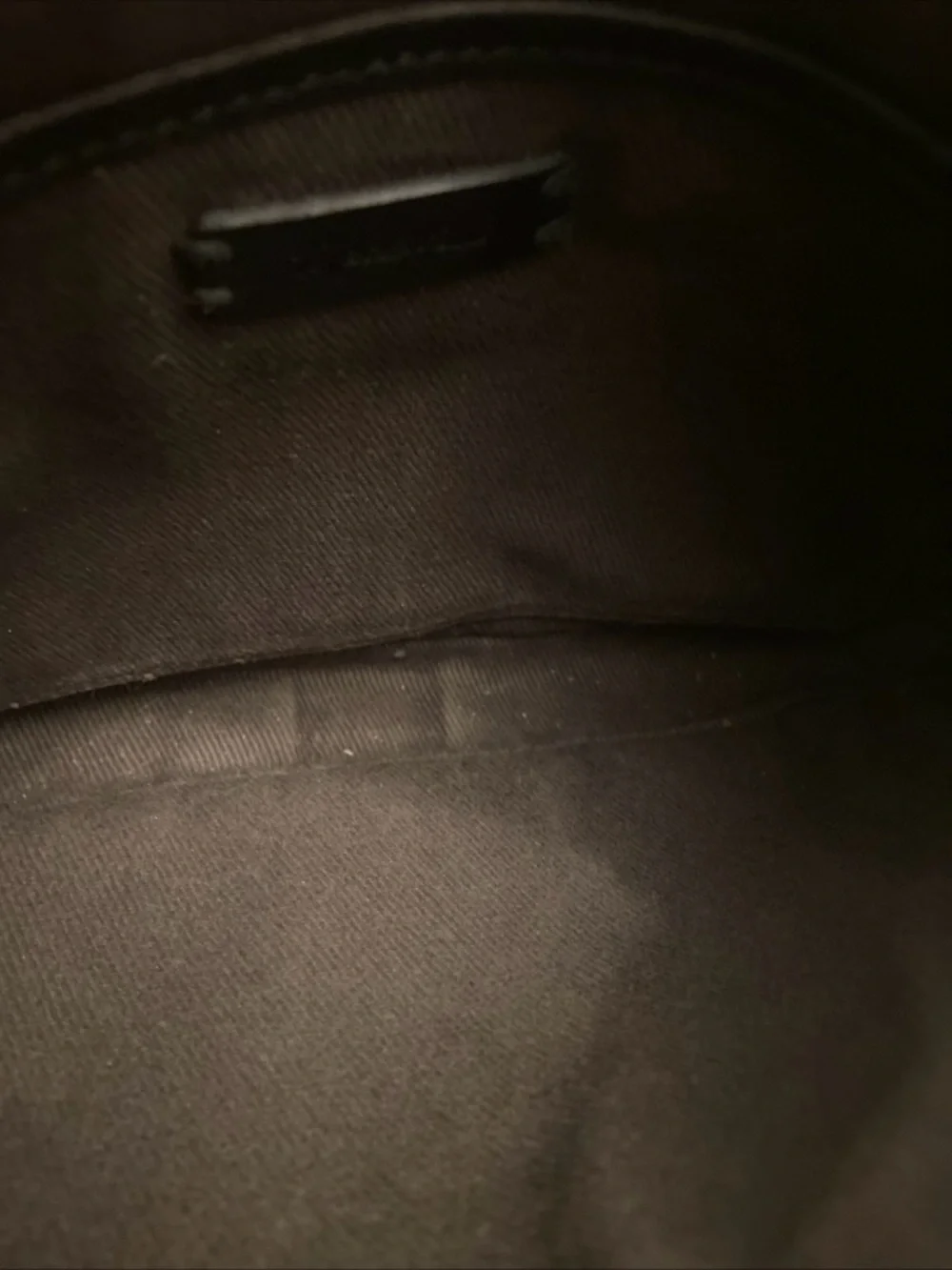 MADEWELL The Simple Crossbody Bag in True Black. - Picture 11 of 14